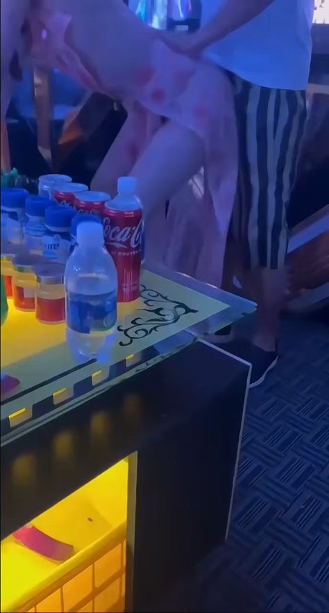 Phim sex Idol TikTok - Quán karaoke bất ổn